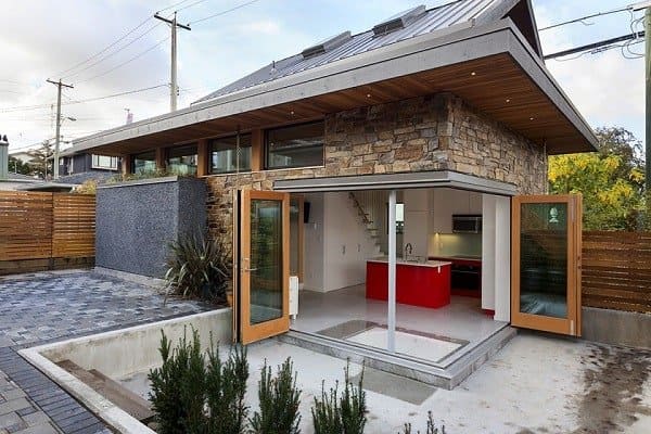 Second story addition on Santa Monica beachfront property